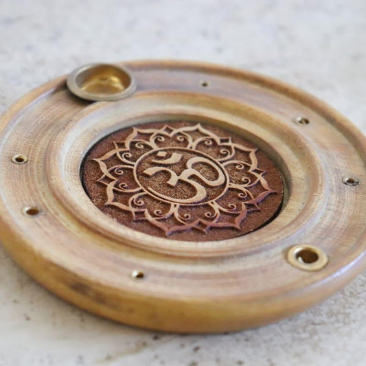Runder Räucherstäbchenhalter „Om“ – handgefertigtes Design
